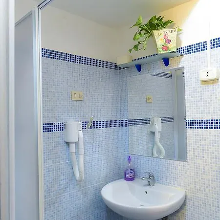 Affittacamere Casa Vacanza Frendy - Zona Con Parcheggio Gratis Sulla Strada